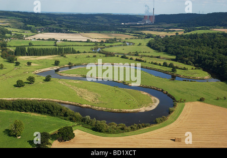 Vue aérienne de la rivière Severn qui sillonne les Leighton dans le Shropshire Banque D'Images