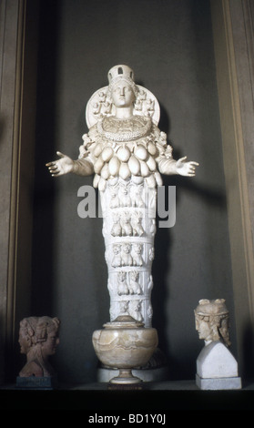 Cette statue sculptée de la déesse grecque Artémis (Diane pour les Romains) est d'Ephèse en Turquie. Banque D'Images