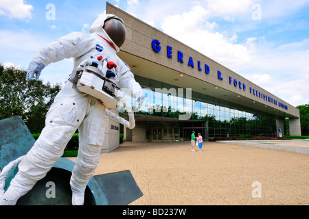 En dehors de la Gerald R. Ford Presidential Museum Grand Rapids Banque D'Images