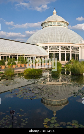 Enid Haupt Conservatory à un Jardin Botanique de New York dans le Bronx Banque D'Images