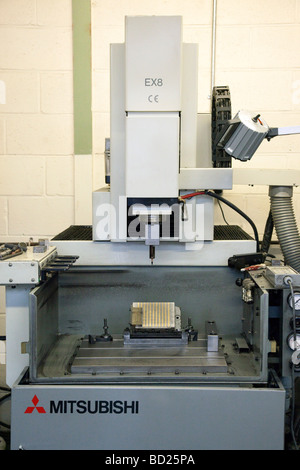 Mitsubishi Electric machine de décharge (EDM) / électro érosion machine Banque D'Images
