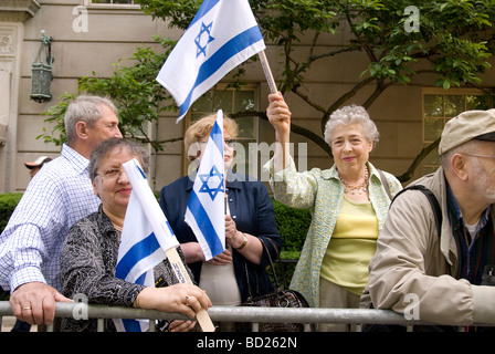 Salut à Israël Parade sur la 5e Avenue, New York City célébrer l'anniversaire de l'indépendance d'Israël Banque D'Images