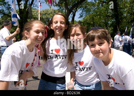 Salut à Israël Parade sur la 5e Avenue, New York City célébrer l'anniversaire de l'indépendance d'Israël Banque D'Images