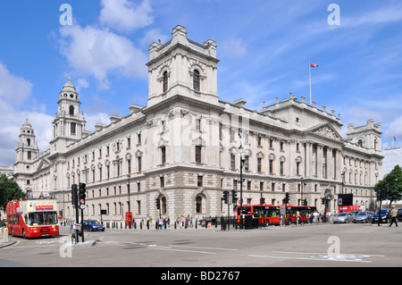 Grand bâtiment en pierre des bureaux du gouvernement site de coin de Great George Street et Parliament Street utilisé par HM Treasury et d'autres départements au fil du temps Royaume-Uni Banque D'Images