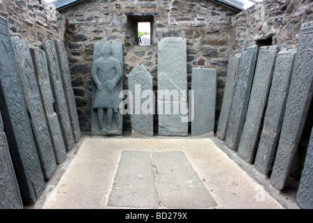 Pierres tombales anciennes dans le cimetière de Kilmartin Church, Argyll and Bute, Ecosse de l'Ouest Banque D'Images