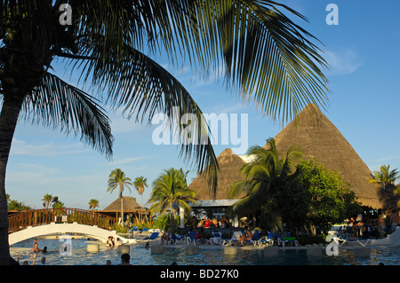 Piscine à plage de Maroma Resort all inclusive Caribe état de Quintana Roo Riviera Maya Yucatan Mexique Banque D'Images