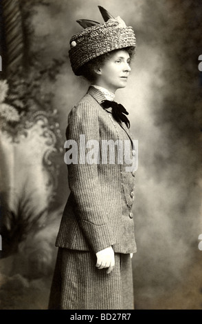Mode femme en costume rayée Banque D'Images
