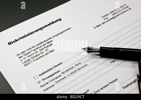 Formulaire à remettre au ministère fédéral des affaires multiculturelles, la discrimination Rapport, Allemagne Banque D'Images