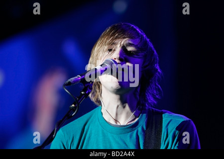 Tom Fletcher de McFly effectue sur scène à l'Odyssey Arena de Belfast en Irlande du Nord seulement utilisation éditoriale Banque D'Images