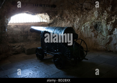 Fusil dans le Grand Siège de tunnels. Partie supérieure du Rocher. Parc du patrimoine d'histoire naturelle. Gibraltar Banque D'Images