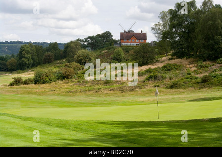 Reigate Heath Golf Course Clubhouse et Moulin Surrey England Banque D'Images