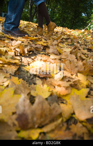 Loving couple in park Banque D'Images