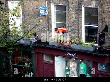 La fenêtre de dialogue en dehors de l'homme tend à plat, Londres Banque D'Images