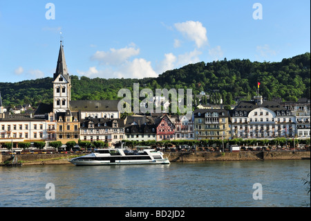 Vue sur le Rhin en direction de la ville touristique populaire de Boppard en Allemagne Banque D'Images
