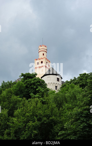 Destination populaire pour les touristes est le château ou Burg Marksburg situé dans la jolie ville de Kobern-gondorf sur le Rhin Banque D'Images