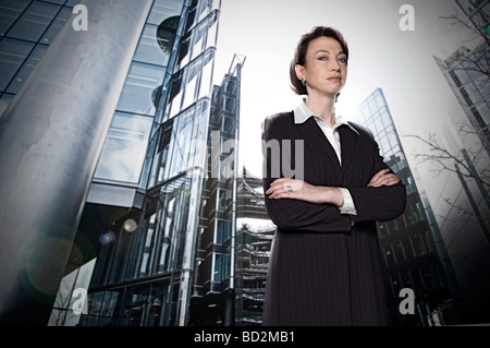 Businesswoman in city setting Banque D'Images