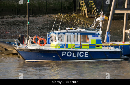 De l'Unité maritime de la Police Metropolitian base située à Wapping Tamise, Londres, Angleterre, Royaume-Uni. Banque D'Images