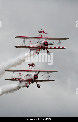 Les 2 Boeing PT17 Stearman s de l'équipe basée au Royaume-Uni Guinot Banque D'Images