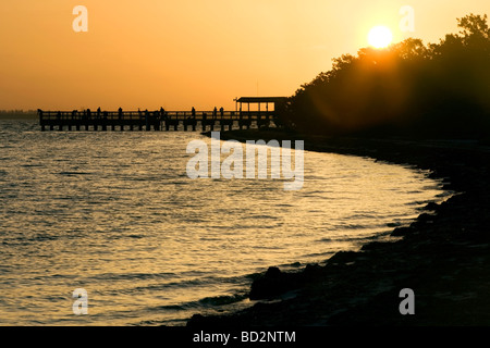 Lever du soleil à l'île de Sanibel Fishing Pier - Sanibel Island, Floride Banque D'Images