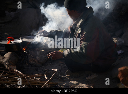 Photos de l'hiver randonnée sur la rivière Zanskar gelé au Ladakh / Inde.Il s'appelle Chadar, signifie couverture de glace. Banque D'Images