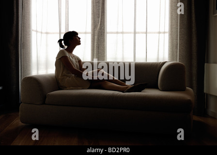 Woman on sofa Banque D'Images