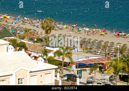 Playa Burriana, une plage populaire de Nerja sur la Costa del Sol Banque D'Images