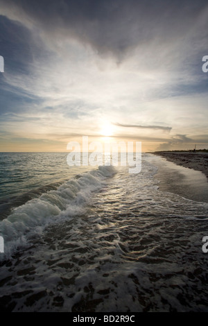 Coucher du soleil sur la plage de Bowman - Sanibel Island, Floride Banque D'Images