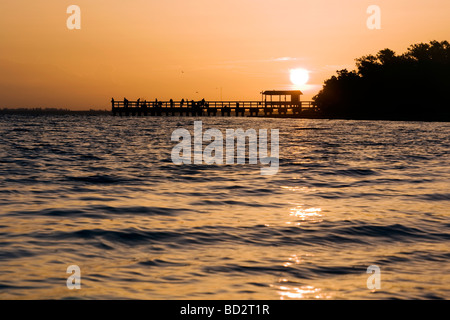 Lever du soleil à l'île de Sanibel Fishing Pier - Sanibel Island, Floride Banque D'Images