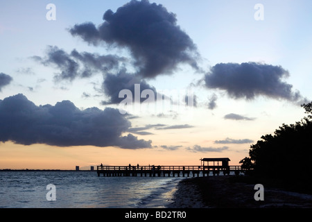 Lever du soleil à l'île de Sanibel Fishing Pier - Sanibel Island, Floride Banque D'Images