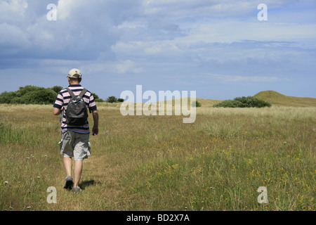 Chemin Public en passant par le Royal St George's Golf Club, traiter dans le Kent Banque D'Images