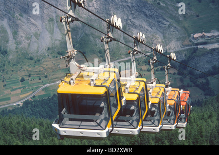 La ligne de la télécabine à la Meije glacier des Alpes Françaises Banque D'Images