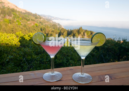 Bar à cocktails sur la Nepenthe restaurant donnant sur Big Sur California coast Banque D'Images