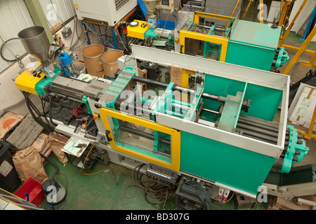 Machine de moulage par injection pour la fabrication de pièces en plastique Banque D'Images