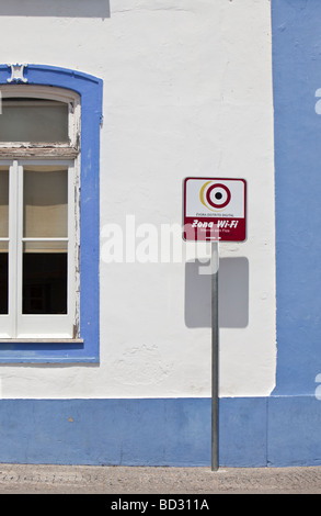 Un signe annonçant une zone Wi-Fi à large bande en Europe Banque D'Images