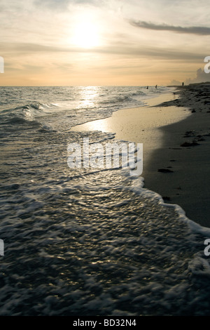 Coucher du soleil sur la plage de Bowman - Sanibel Island, Floride Banque D'Images