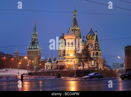 Cathédrale de Saint Basile à la place Rouge, Moscou, Russie dans la nuit Banque D'Images