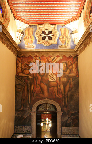 Peinture murale par Jose Clemente Orozco peints à l'intérieur le restaurant Samborns ( Chambre de commerce) à Mexico en 1925 Banque D'Images