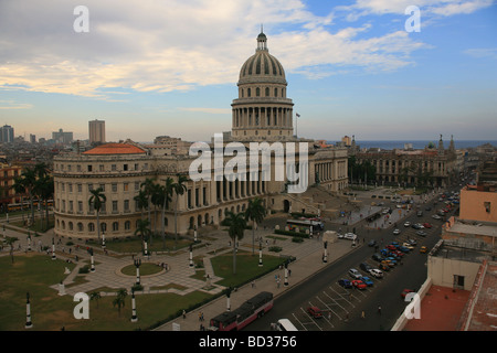 Cuba La Havane Capitolio vu depuis le toit de l'hôtel Saratoga Photo CUBA1211 Copyright Christopher P Baker Banque D'Images