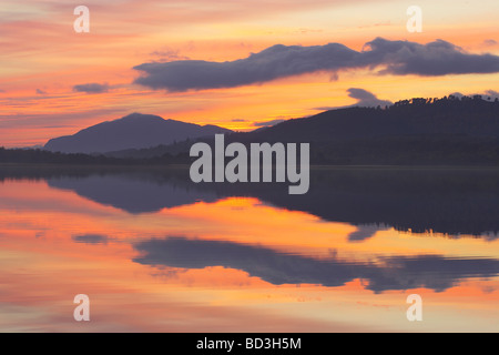 Loch Insh au coucher du soleil. Strathspey, Highlands Banque D'Images