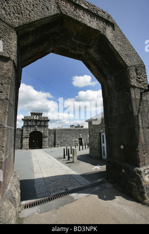 Village de Princetown, Angleterre. Entrée principale du début du xixe siècle, la prison de Dartmoor. Banque D'Images