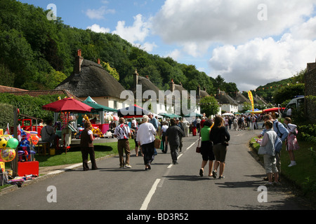 18e siècle dans la rue Milton Abbas, un des villages les plus pittoresques de Dorset Banque D'Images