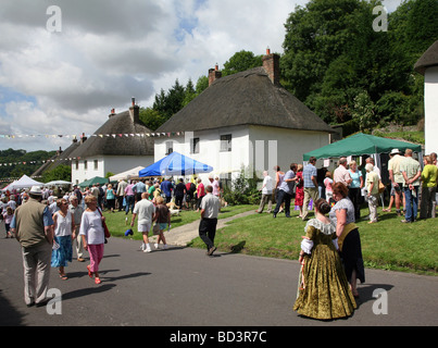 18e siècle dans la rue Milton Abbas, un des villages les plus pittoresques de Dorset Banque D'Images