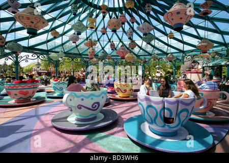 Mad Hatters Tea cups ride, Disneyland Paris, France Banque D'Images