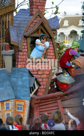 Peter Pan caractères sur montrer lors de la Disney Once Upon a Dream parade, Disneyland Paris, France Banque D'Images