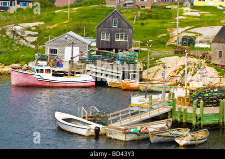 Bateaux et d'une maison de pêcheurs dans la région de Peggy's Cove, port de Halifax, Nouvelle-Écosse, Canada Banque D'Images