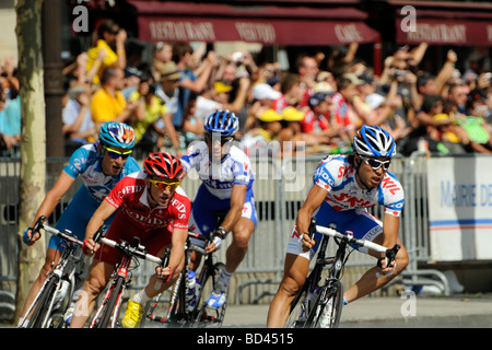 Fumiyuki Beppu du Japon en tête. Dernière étape de la Tour de France 2009, avenue des Champs-Élysées, Paris, France. Banque D'Images