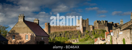 Château de Bamburgh panorama, Northumbelrland, Royaume-Uni, Europe Banque D'Images