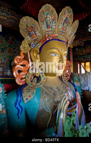 Statue du Bouddha Maitréya, l'intérieur de Thikse Monastery, Ladakh. Banque D'Images