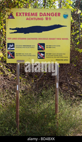 Un crocodile panneau d'avertissement dans le Kakadu National Park, Territoire du Nord, Australie Banque D'Images