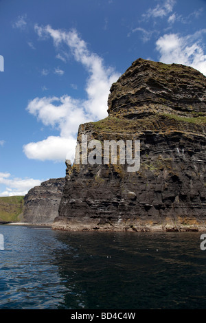 Les falaises de Moher comté de Clare à partir d'un bateau Banque D'Images